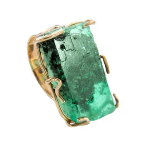 ANILLO EN ORO DE 18K CON CANUTILLO DE ESMERALDA