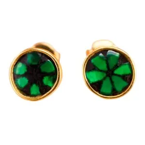ARETES EN ORO DE 18K CON ESMERALDA TRAPICHE EN TALLA REDONDA